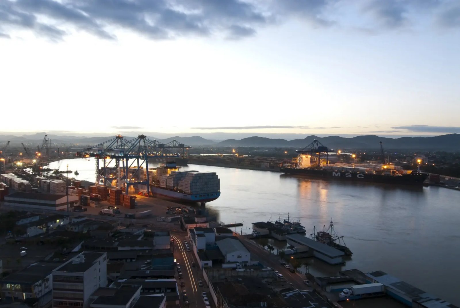 Importações e exportações recuam em Santa Catarina