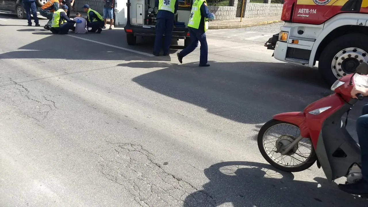Acidente envolve um autom&oacute;vel e uma bicicleta 