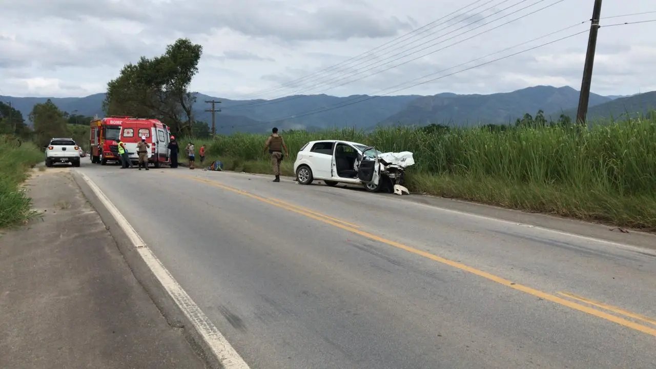 Acidente deixa uma pessoa morta e 4 feridas em estado grave