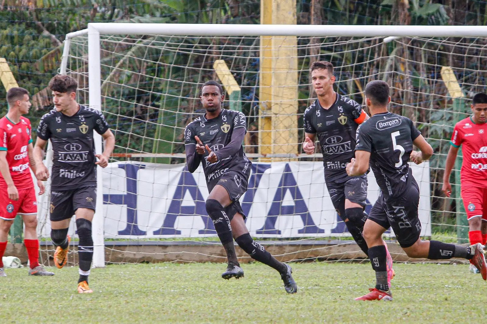 Sub-20 do Brusque joga bem e vence o Conc&oacute;rdia