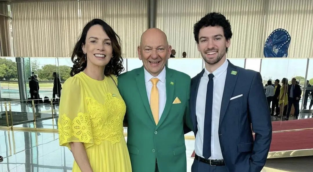 Empres&aacute;rio Luciano Hang participa, ao lado do presidente e sua fam&iacute;lia, das comemora&ccedil;&otilde;es do 7 de setembro