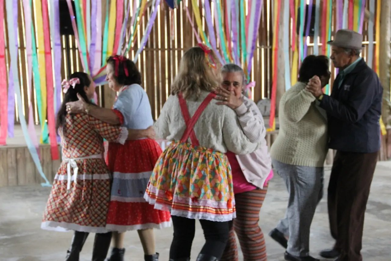 Cras realiza Festa Junina  no bairro Limeira