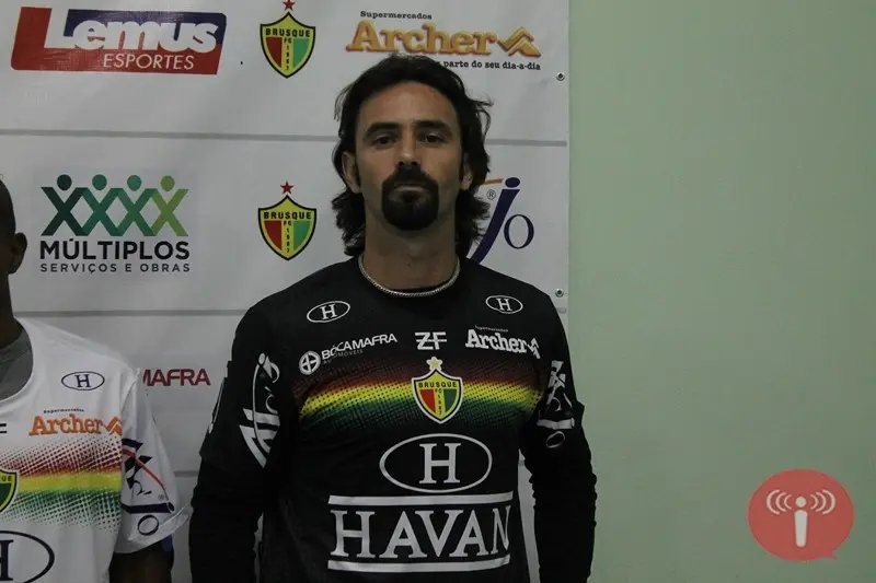Atacante ou meia podem aparecer no lugar de Diego Viana