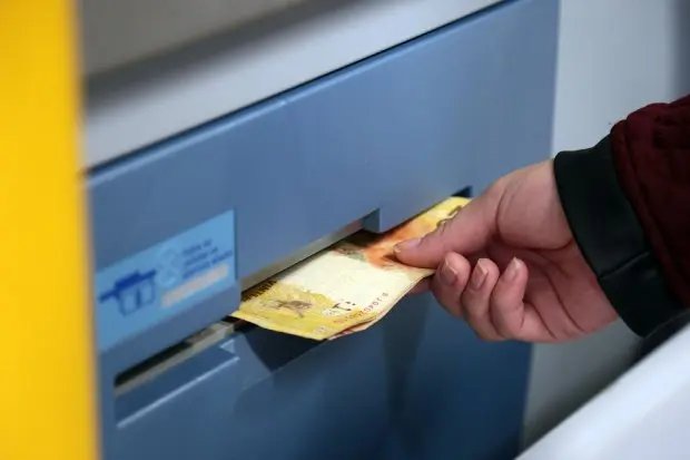 Servidores do Estado recebem a 1&ordf; parcela do 13&ordm; sal&aacute;rio hoje
