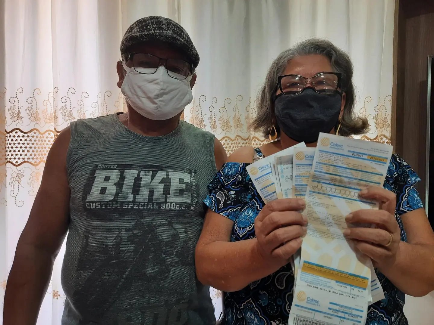 Conta de luz mais alta, mesmo sem ningu&eacute;m em casa, diz moradora