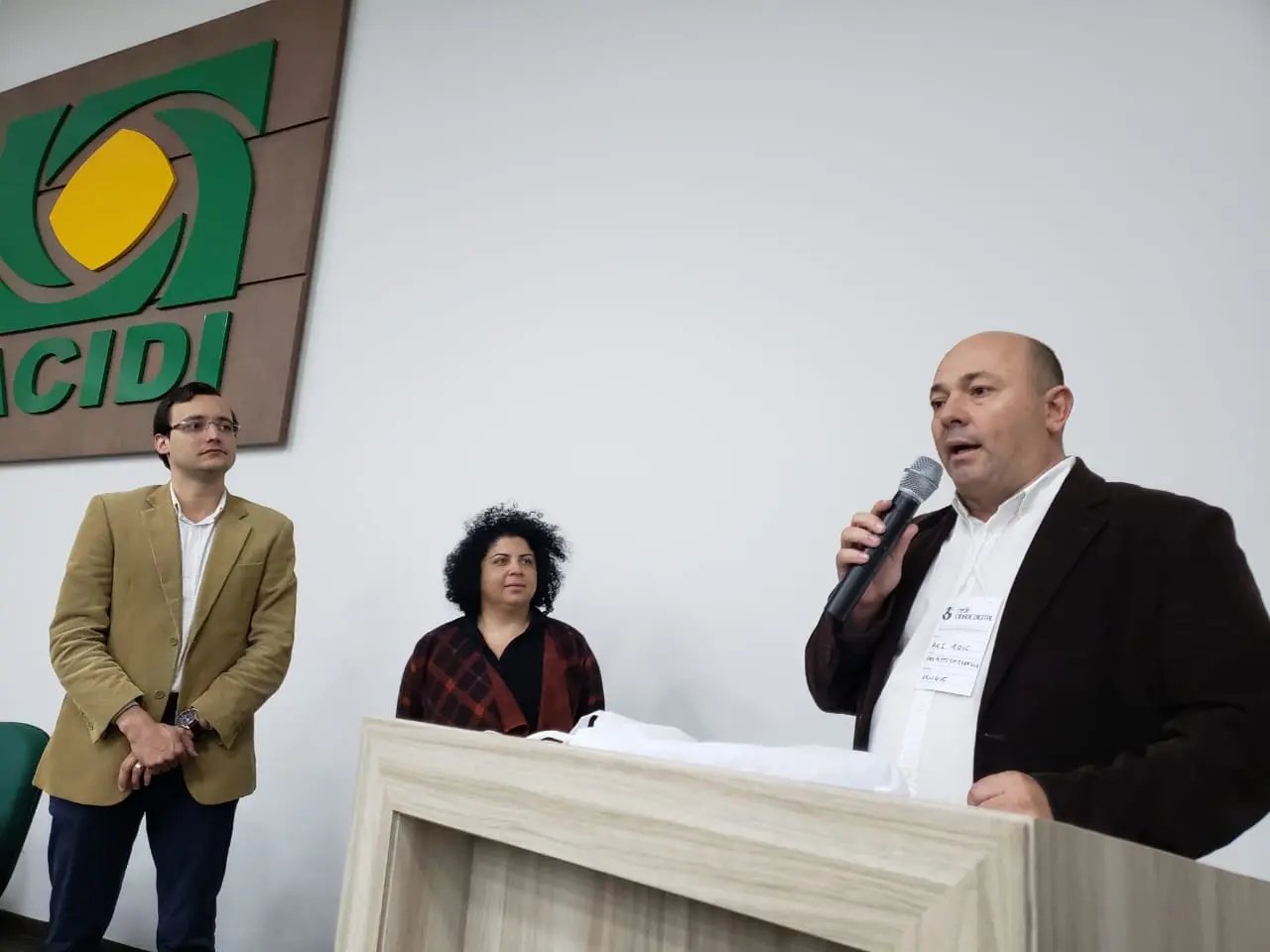Brusque recebe pr&ecirc;mio por uso de tecnologia na &aacute;rea educacional