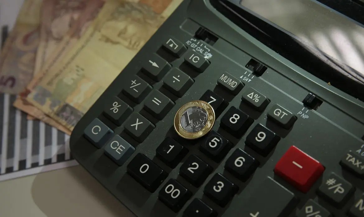 Endividamento e inadimpl&ecirc;ncia crescem em agosto, diz CNC