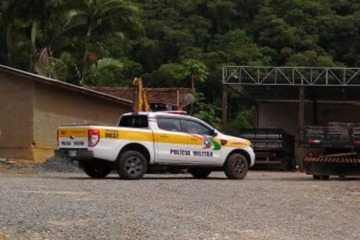 Caminh&atilde;o atropela e mata pedestre em Tijucas