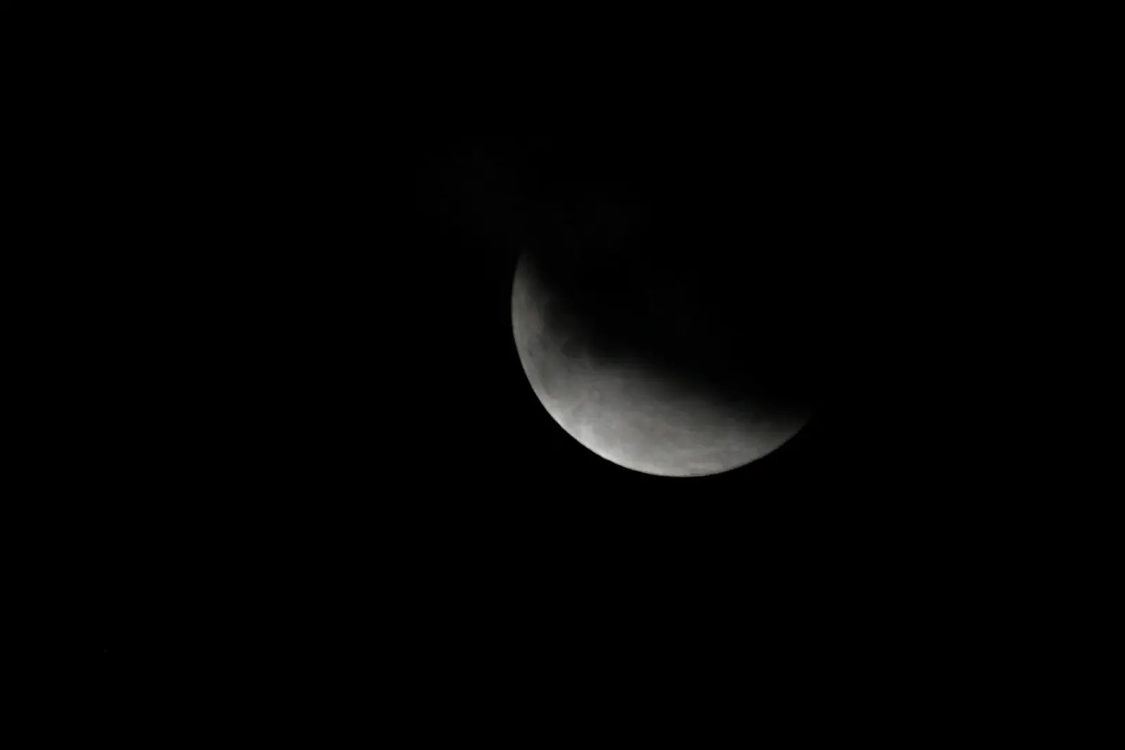 Eclipse parcial da Lua &eacute; visto em Brusque