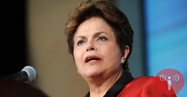 Dilma vai a público e fala sobre manifestos