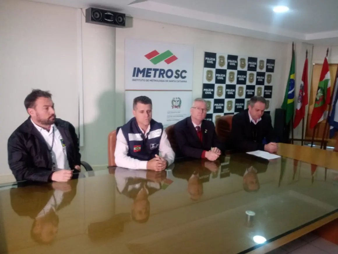 Opera&ccedil;&atilde;o Posto Seguro constata irregularidades em quatro estabelecimentos