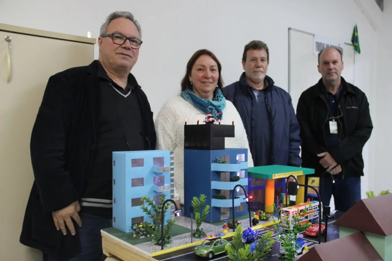 Brusque &eacute; premiada por trabalho educacional na &aacute;rea de rob&oacute;tica