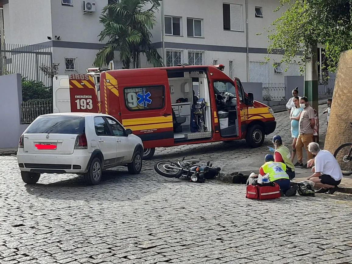 Colis&atilde;o no cruzamento de tr&ecirc;s ruas deixa um ferido