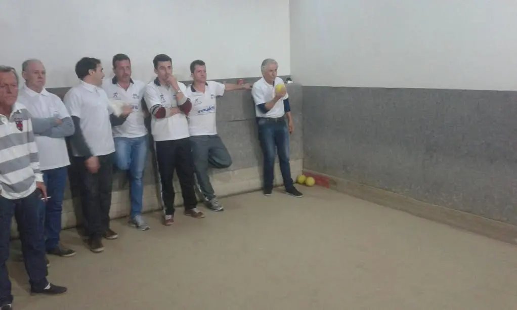 Empate na primeira final do Municipal de Bocha