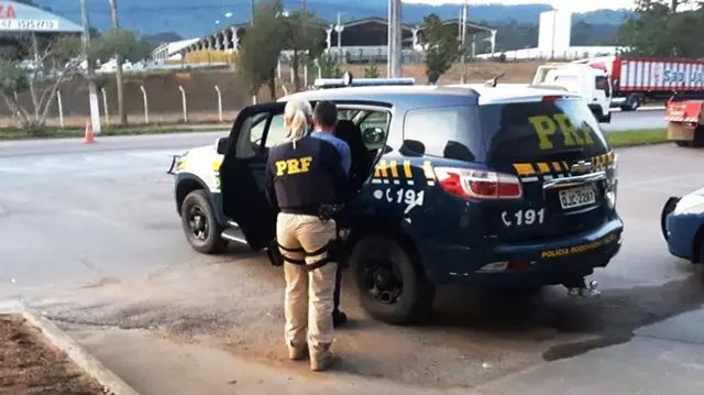 Motorista com caminh&atilde;o de Brusque estava com CNH falsa