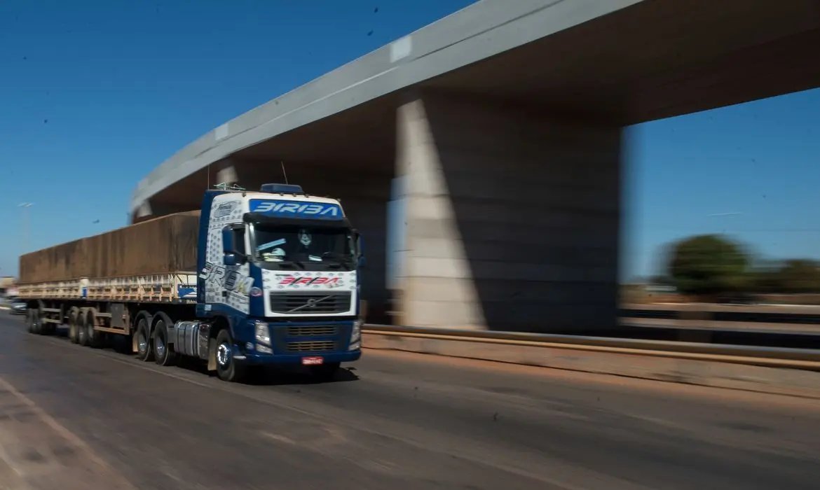Prazo de autodeclara&ccedil;&atilde;o para aux&iacute;lio caminhoneiro termina nesta  segunda