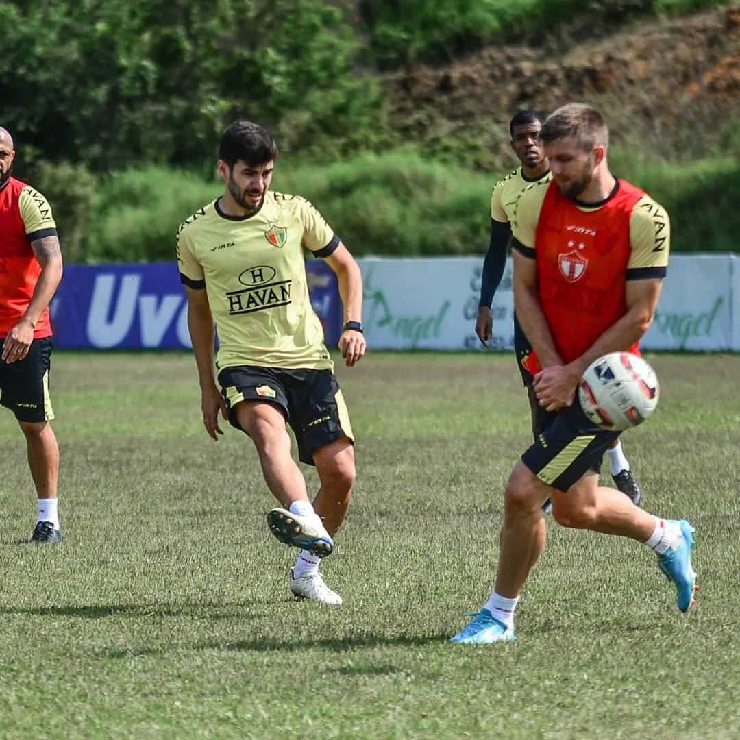 Brusque realiza &uacute;ltimo treino antes de embarcar para Muria&eacute;