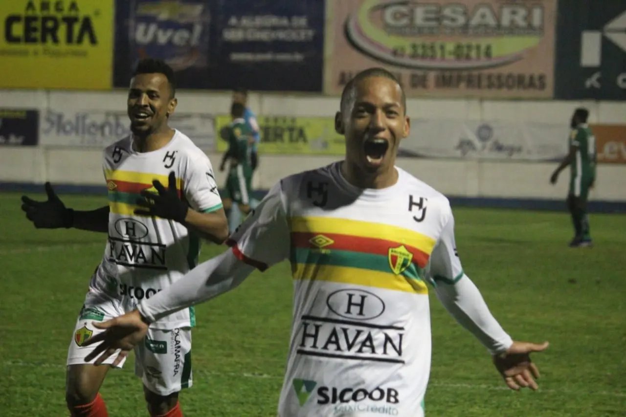 Brusque vence o Boavista por 3 a 0 e fica a dois jogos da S&eacute;rie C 