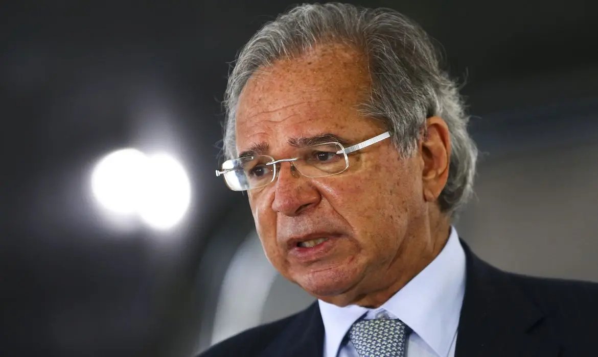 Guedes cita seguro-emprego para ajudar pequenas empresas na pandemia