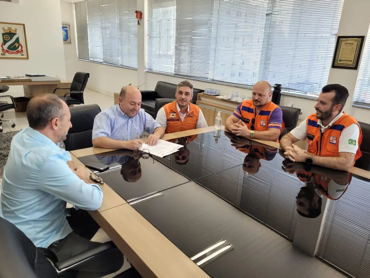 Termo de compromisso para constru&ccedil;&atilde;o de duas novas pontes &eacute; assinado