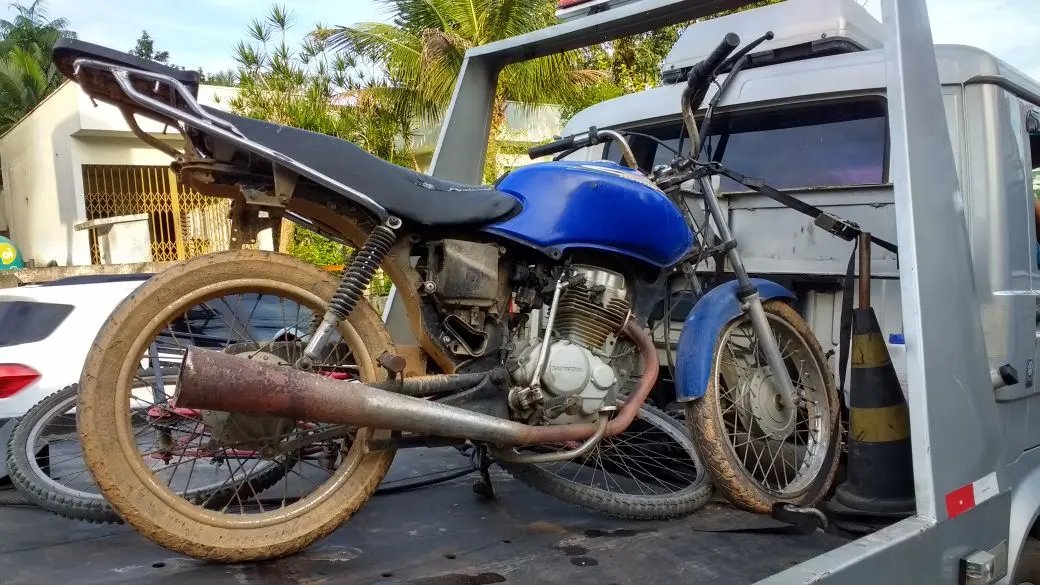 Polícia encontra moto furtada no Limoeiro