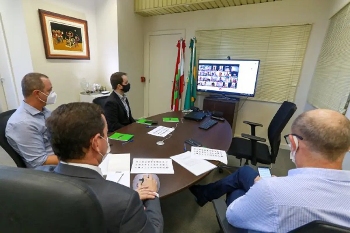 Mois&eacute;s anuncia prorroga&ccedil;&atilde;o de medidas sanit&aacute;rias