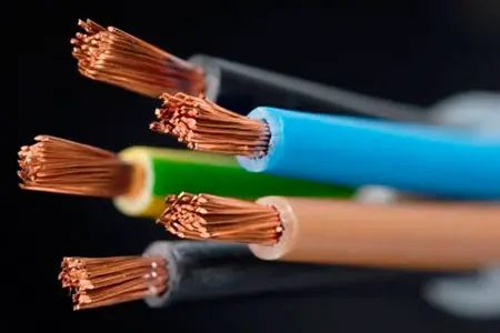 Ladrões levam cabos de operadora telefônica 