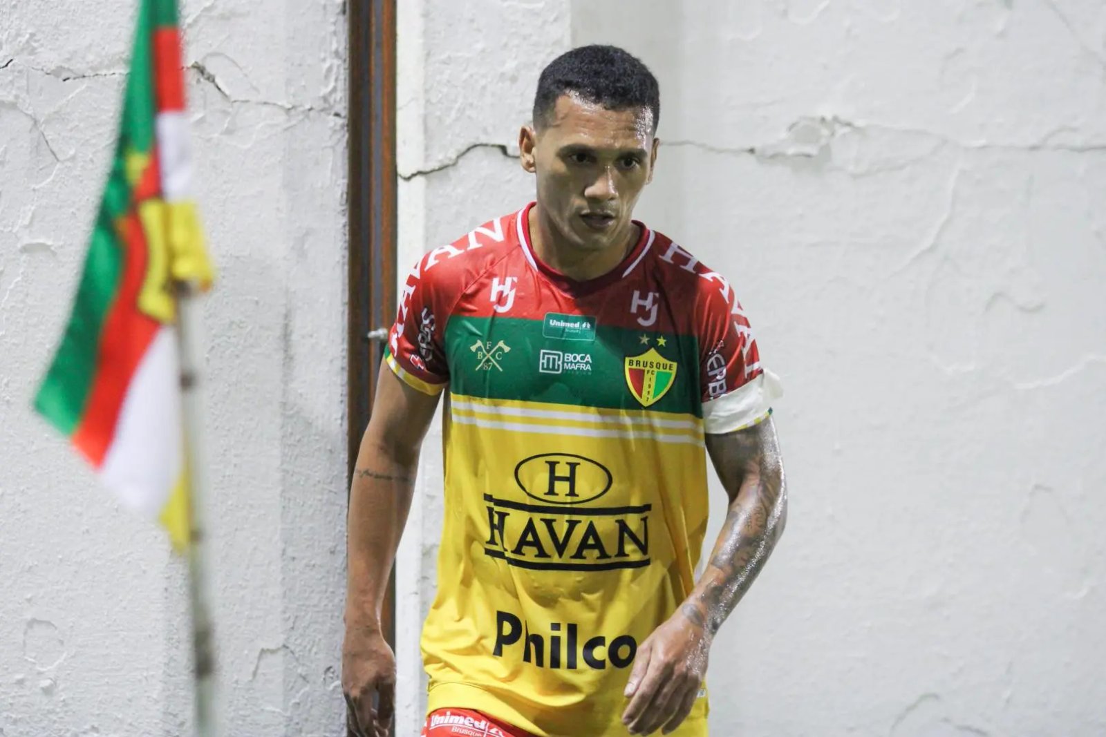 Goi&aacute;s quer Thiago Alagoano e diretoria do Brusque tenta manter atleta 