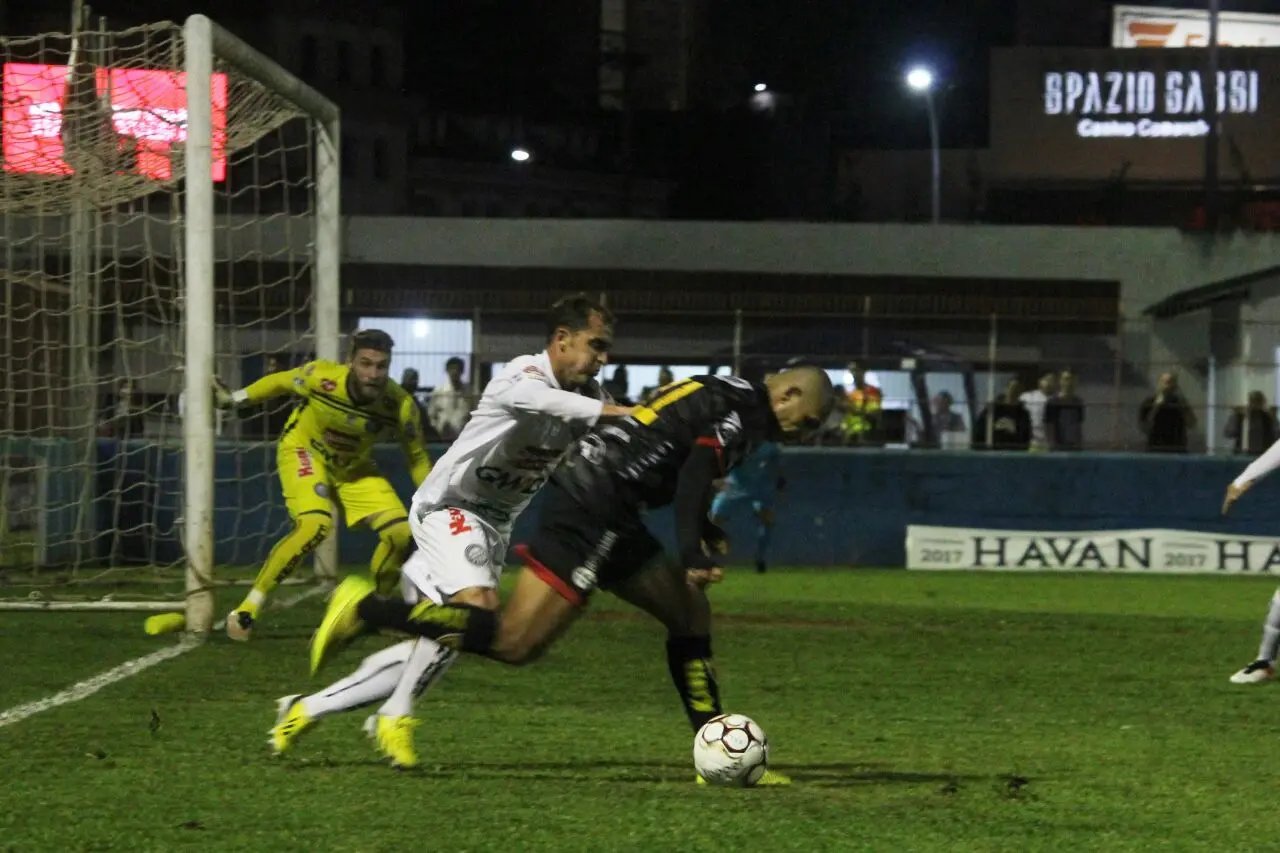 Brusque garante vaga na próxima fase com gol no finalzinho