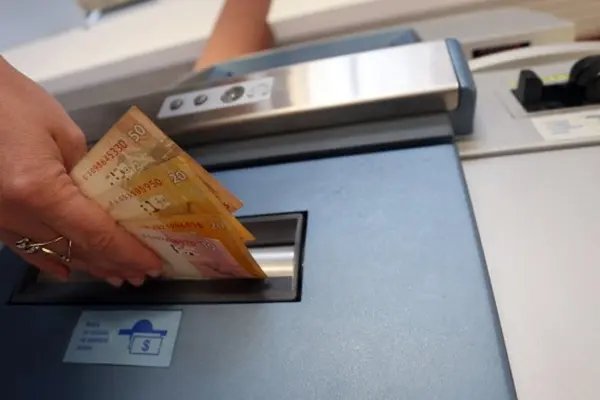 Estado define datas para adiantamento do 13&deg; sal&aacute;rio 