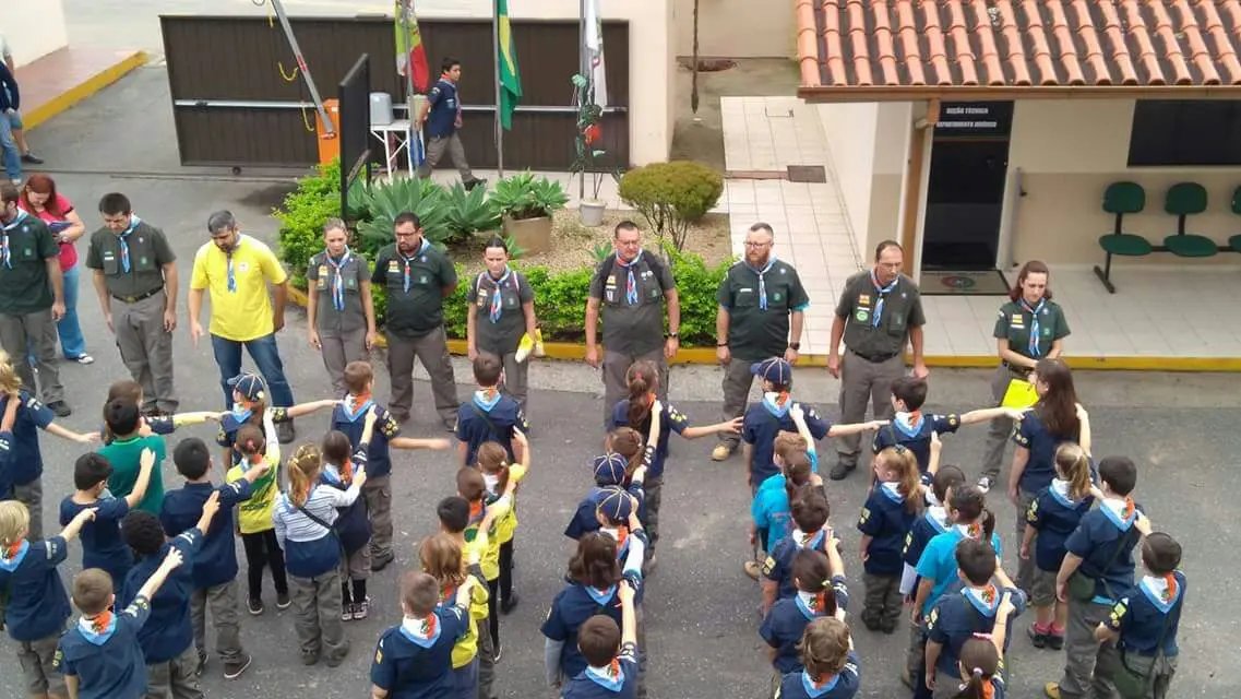 Tarde de diversão dos escoteiros na Polícia Militar