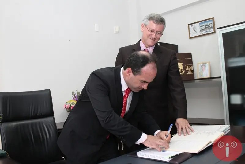 Troca de comando na Prefeitura de Guabiruba