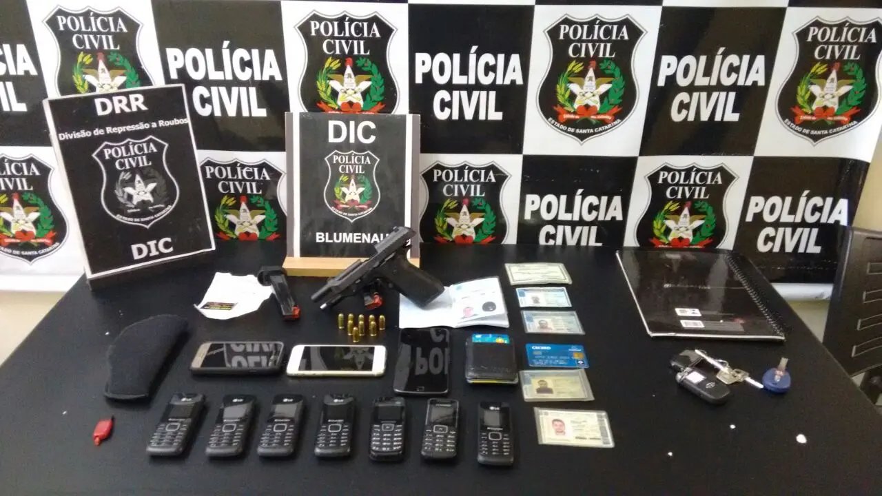 Grupo que roubou entregador de cigarros é pego em Blumenau
