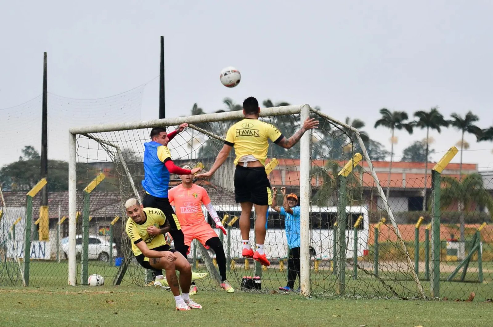 Luan Carlos realiza treino t&eacute;cnico nesta ter&ccedil;a