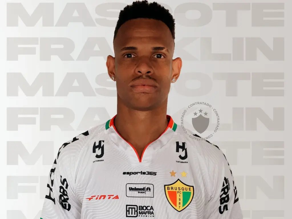 Brusque anuncia a contrata&ccedil;&atilde;o do centroavante Franklin Mascote