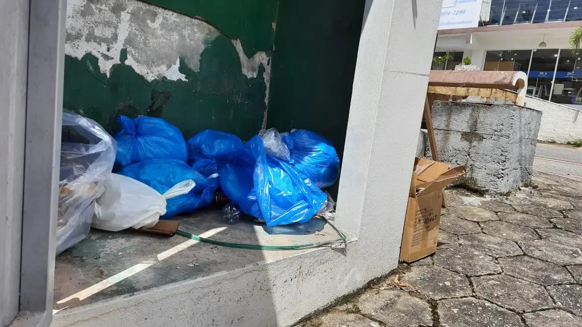 Empresa emite nota sobre o n&atilde;o recolhimento de lixo, em Brusque 