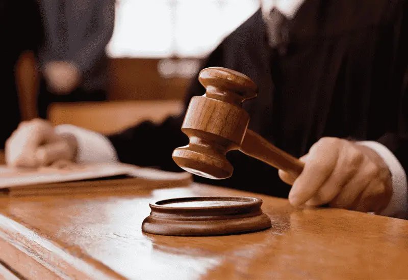 Mulher foi presa por falsificar assinatura de ju&iacute;za para tentar soltar pessoas presas, em Gaspar
