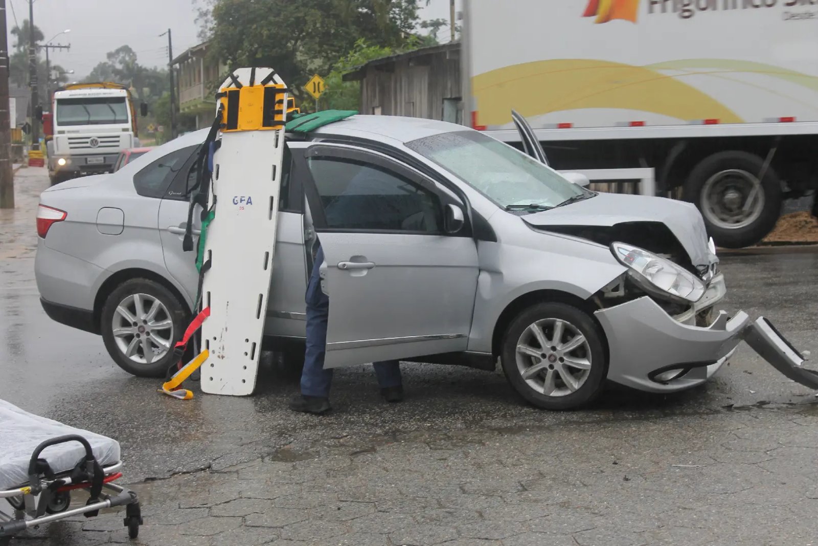 Mais um acidente em cruzamento onde havia sinaleira