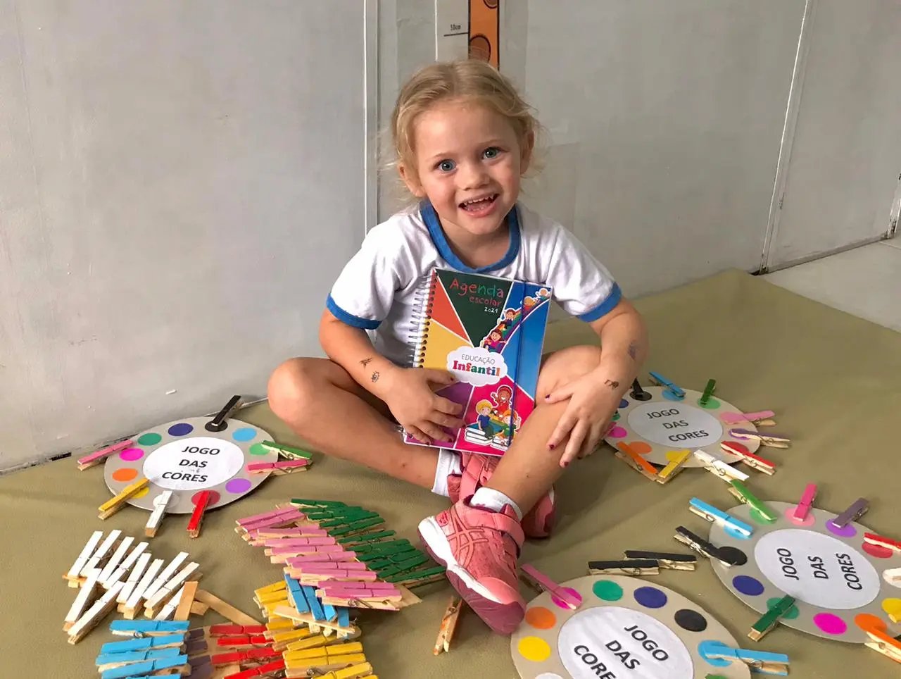 Prefeitura de Guabiruba distribui novos kits de materiais escolares