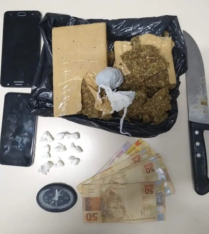 Dois homens s&atilde;o detidos por tr&aacute;fico de drogas, em Brusque
