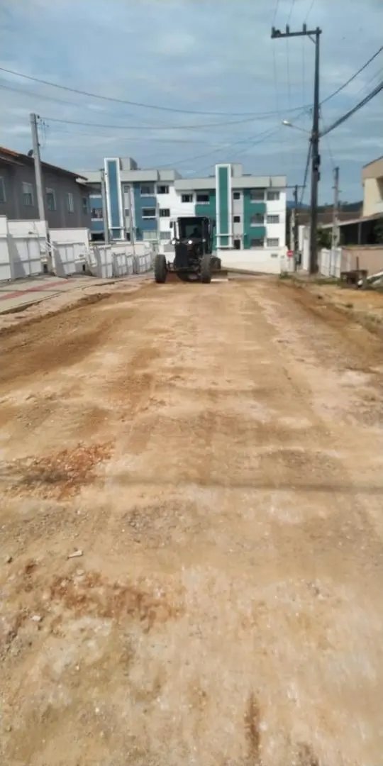 Patrola da Secretaria de Obras realiza manuten&ccedil;&atilde;o no Rio Branco