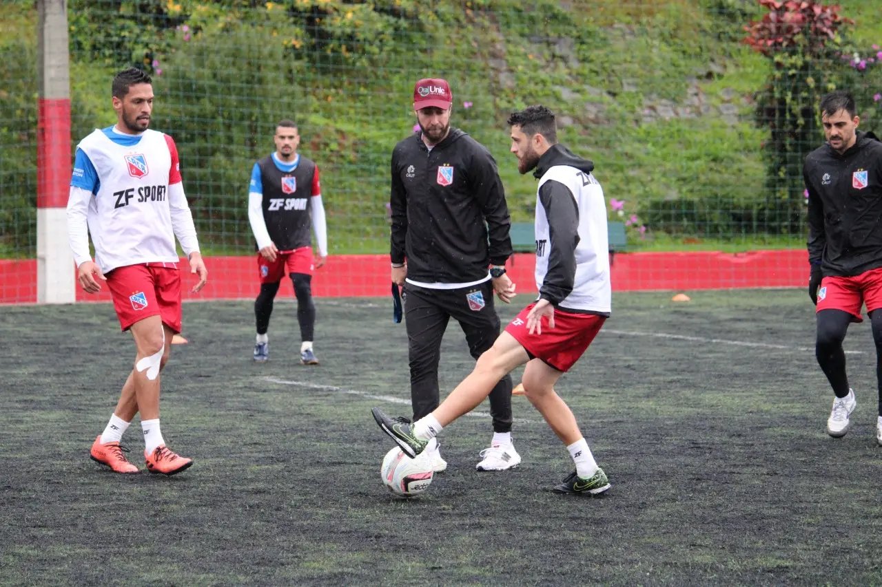 Carlos Renaux treina visando jogo decisivo no Catarinense 