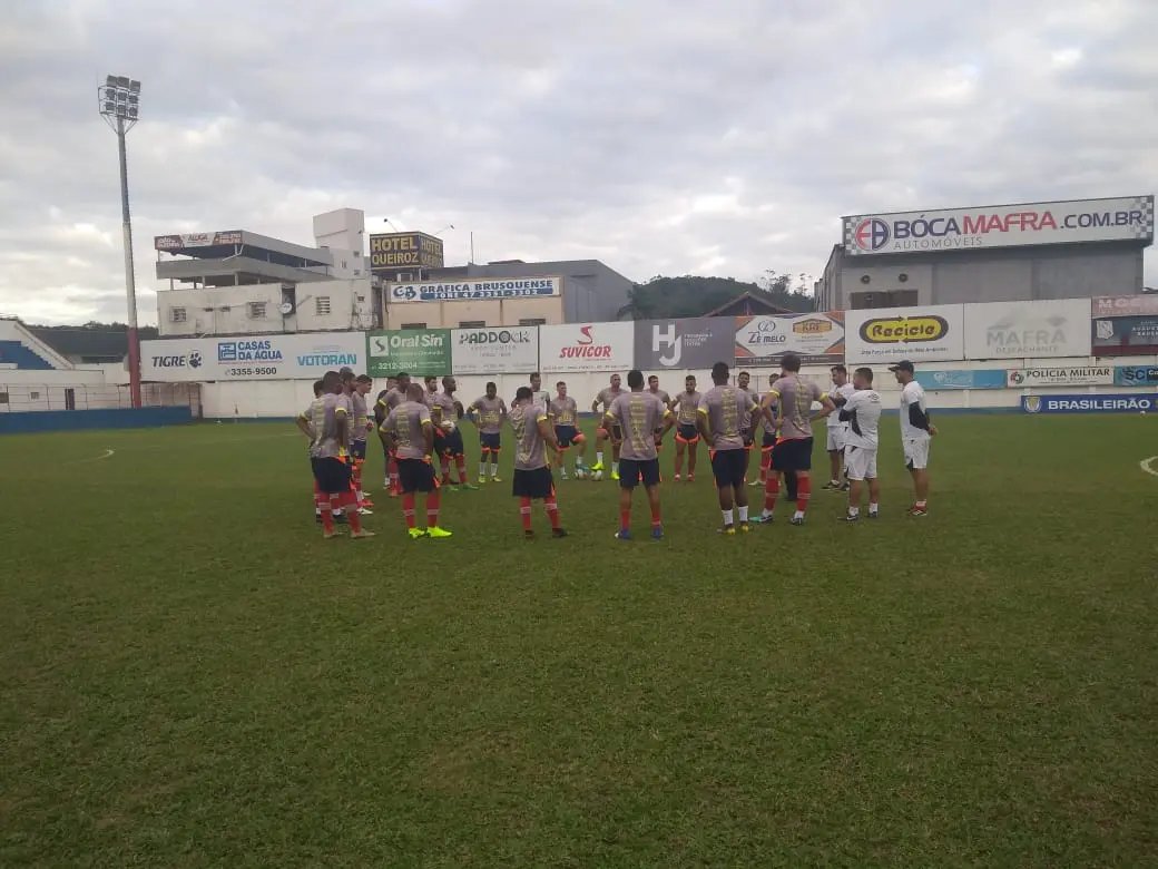 Brusque FC treinou no Augusto Bauer para a decis&atilde;o de domingo