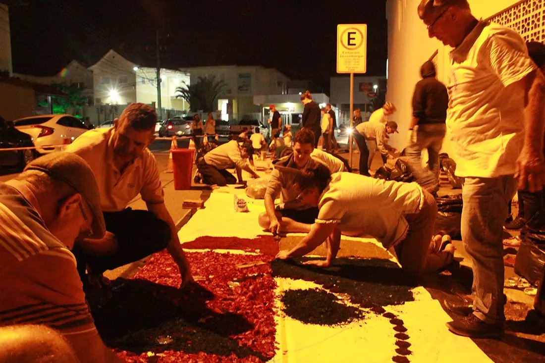 Solenidade de Corpus Christi re&uacute;ne mais de mil fieis