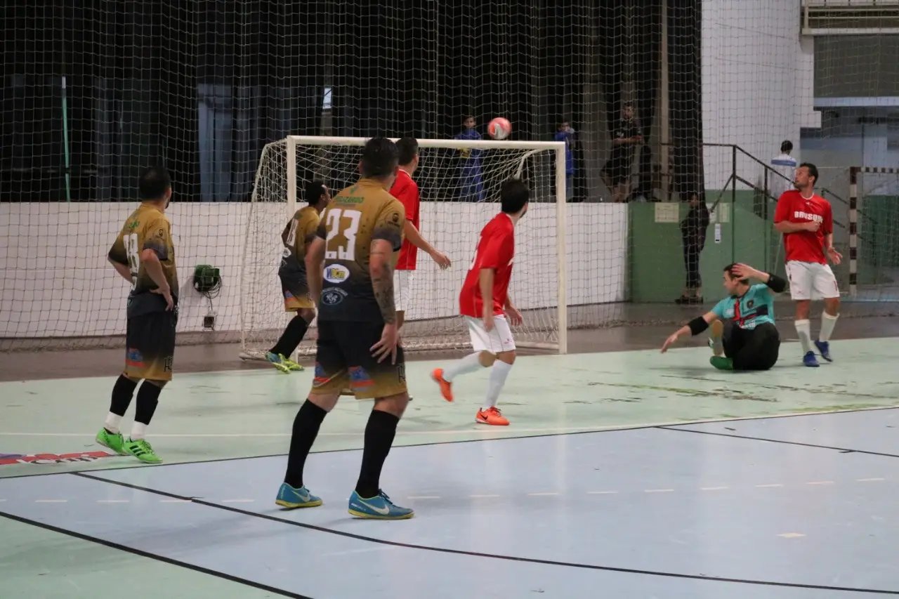 Centro, S&atilde;o Luiz e Rio Branco vencem no segundo dia de futsal 