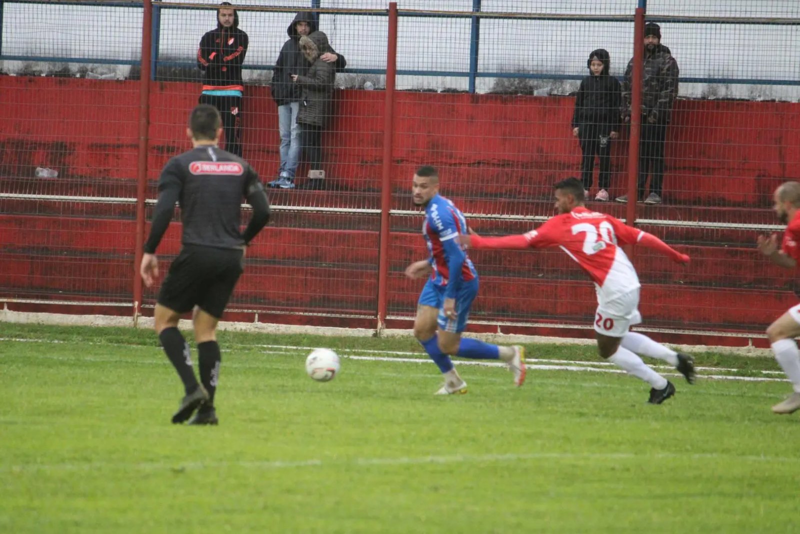 Carlos Renaux volta de Lages com um empate