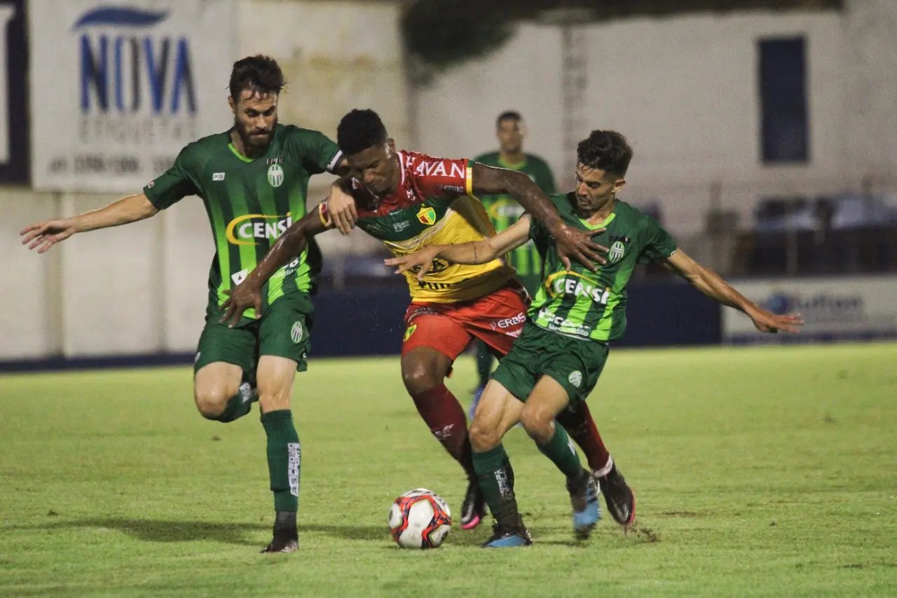 Brusque vence o cl&aacute;ssico com o Metropolitano e segue 100% no estadual