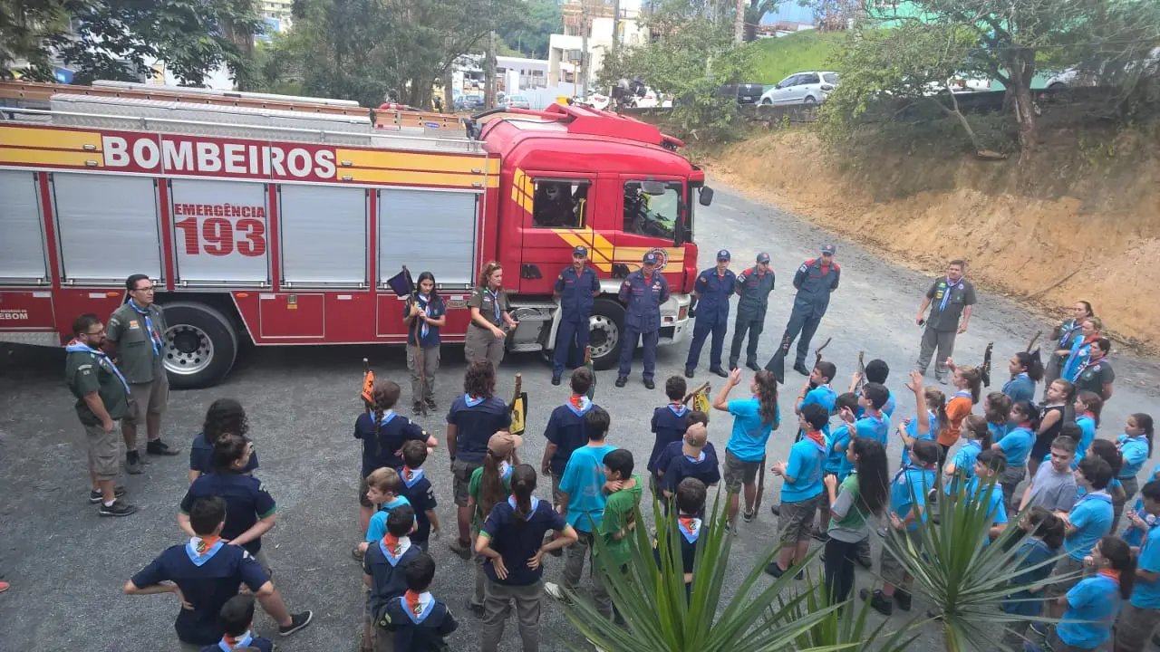 Bombeiros recebem 50Kg de roupas para Campanha do Agasalho 2019