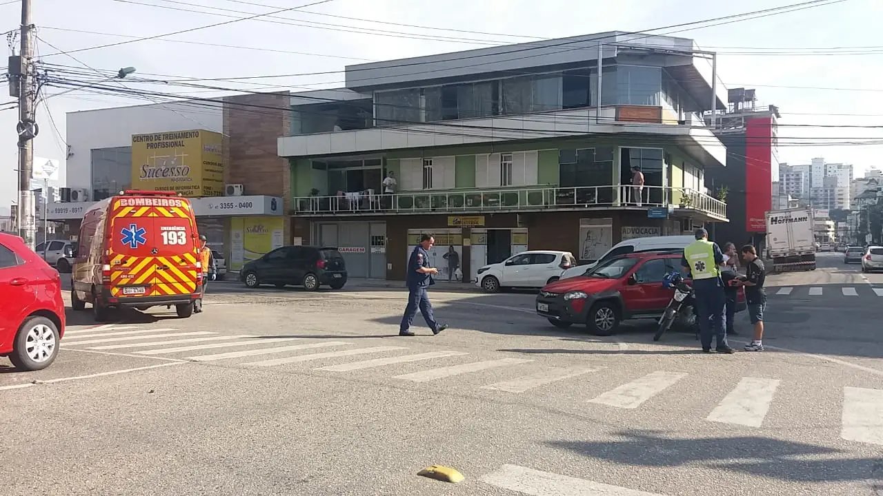 Susto no cruzamento da Pra&ccedil;a Gilberto Colzani