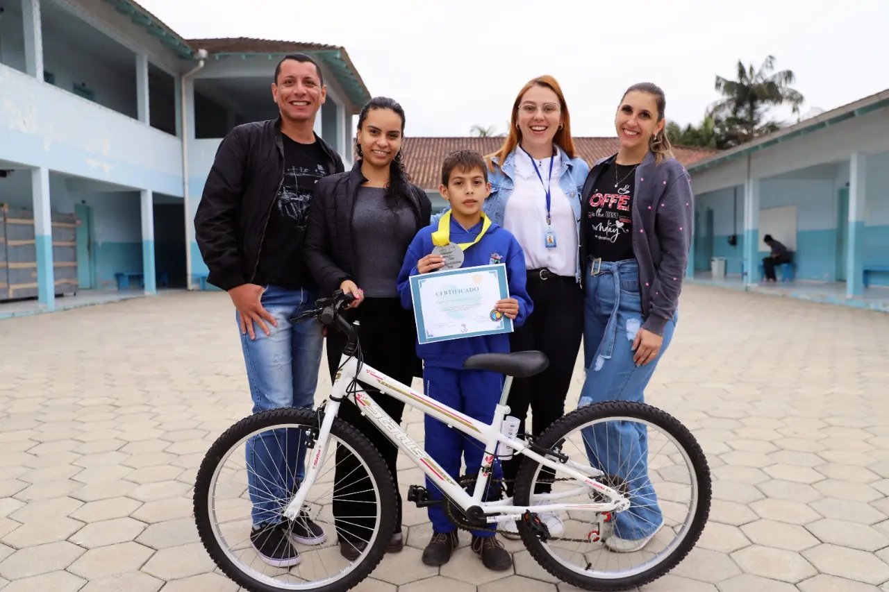 Alunos s&atilde;o premiados pelo concurso &ldquo;Poetizando Meu Vale&rdquo; do CIMVI